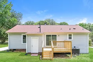 8223 Chrisbry Ln, Charlotte, NC 28215 - Photo 15