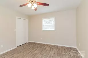 500 Fallingswood Ct, Charlotte, NC 28217 - Photo 9