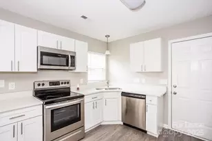 4511 Avalon Forest Ln, Charlotte, NC 28269 - Photo 7