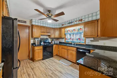 109 Mountain Place, Hendersonville, NC 28791 - Photo 7