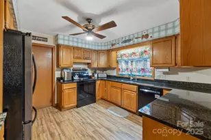 109 Mountain Pl, Hendersonville, NC 28791 - Photo 7