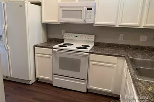 2726 Avalon Loop Rd, Charlotte, NC 28269 - Photo 5