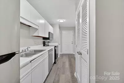 7348 Rose Terrace Court, Charlotte, NC 28215 - Photo 9