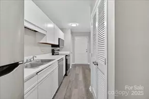 7348 Rose Terrace Ct, Charlotte, NC 28215 - Photo 9