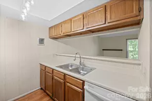 8015 Cedar Glen Dr, Charlotte, NC 28212 - Photo 7