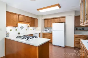 9 Sandon Cir, Asheville, NC 28804 - Photo 15