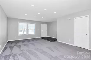 15705 Lakepoint Forest Dr, Charlotte, NC 28278 - Photo 7