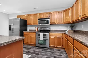 15705 Lakepoint Forest Dr, Charlotte, NC 28278 - Photo 5