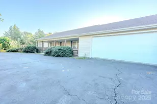 565 Overlook Dr, Spruce Pine, NC 28777 - Photo 23