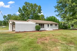 2697 Knotty Pine Dr, Lancaster, SC 29720 - Photo 3