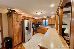 567 Daniel Daughters Dr, West Jefferson, NC 28694 - Photo 5