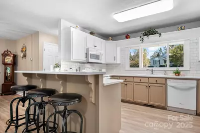 3076 Hunters Ridge Court, Morganton, NC 28655 - Photo 5