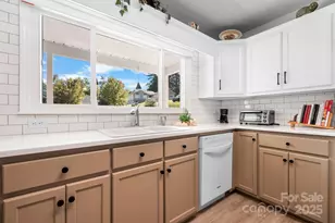 3076 Hunters Ridge Ct, Morganton, NC 28655 - Photo 7