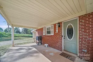 624 Overlook Dr, Newton, NC 28658 - Photo 5