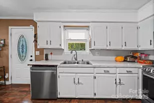 624 Overlook Dr, Newton, NC 28658 - Photo 11