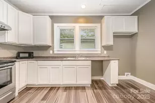 208 Forest St, Clover, SC 29710 - Photo 7