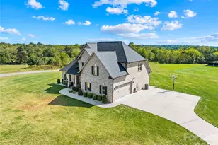 895 Oak Ridge Farms Circle, Newton, NC 28658 - Photo 3