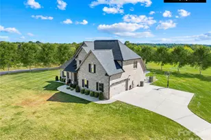 895 Oak Ridge Farms Circle, Newton, NC 28658 - Photo 3
