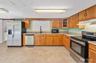 370 Bear Creek Church Rd, Bakersville, NC 28705 - Photo 9