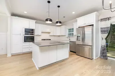 7725 Shalom Drive, Charlotte, NC 28216 - Photo 3