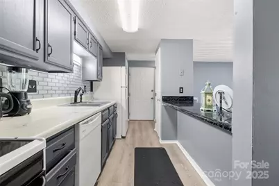 1634 Arlyn Circle #J, Charlotte, NC 28213 - Photo 5