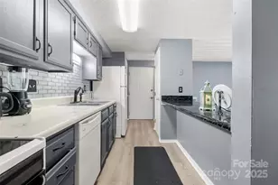 1634 Arlyn Cir, Charlotte, NC 28213 - Photo 5