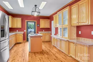 80 Oak Meadow Ln, Hendersonville, NC 28792 - Photo 11