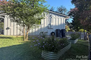 1235 Pinebrook Cir, Hendersonville, NC 28739 - Photo 27