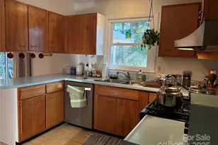 1235 Pinebrook Cir, Hendersonville, NC 28739 - Photo 9