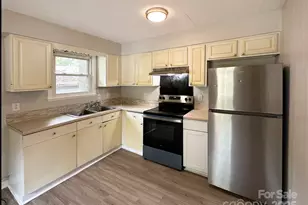 3630 Durham Ln, Charlotte, NC 28269 - Photo 5