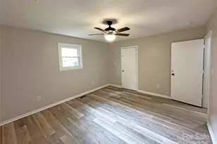 3630 Durham Ln, Charlotte, NC 28269 - Photo 13