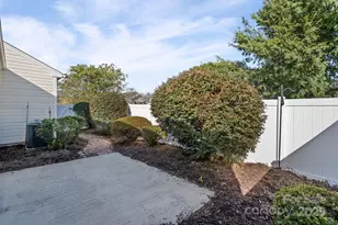 8663 Meadowmont View Dr, Charlotte, NC 28269 - Photo 25