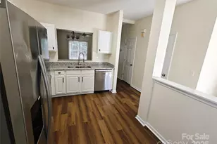 8031 Stoneham Ct, Matthews, NC 28105 - Photo 3