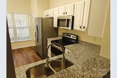 8031 Stoneham Court, Matthews, NC 28105 - Photo 5