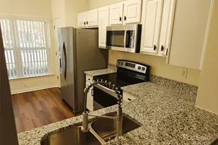 8031 Stoneham Ct, Matthews, NC 28105 - Photo 5