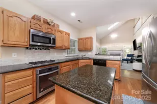 6401 Morningsong Ln, Charlotte, NC 28269 - Photo 19