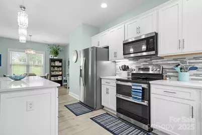 4850 Woodwinds Drive NE, Hickory, NC 28601 - Photo 11