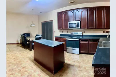 5502 Freestone Drive, Charlotte, NC 28216 - Photo 7