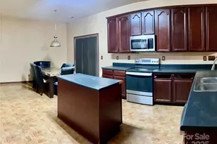 5502 Freestone Dr, Charlotte, NC 28216 - Photo 7