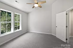 9065 Cinnabay Dr, Charlotte, NC 28216 - Photo 5