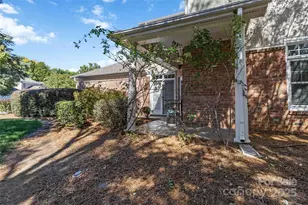 11177 Villa Trace Pl, Charlotte, NC 28277 - Photo 9