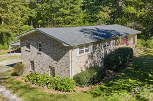 3214 Debbie Dr, Hendersonville, NC 28791 - Photo 1