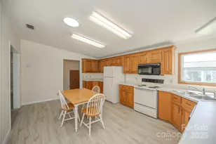 14 Beechnut Dr, Hendersonville, NC 28739 - Photo 5