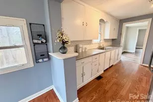 1040 Laurel Ln, Gastonia, NC 28054 - Photo 9