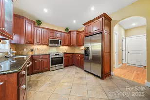 5005 Woodwinds Dr NE, Hickory, NC 28601 - Photo 3