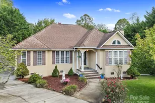 372 Kingfisher Ln, Mills River, NC 28759 - Photo 1