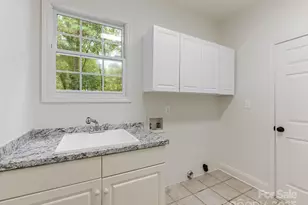 5619 Mountain Point Ln, Charlotte, NC 28216 - Photo 13