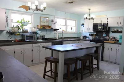 107 N Matthews Street, Morganton, NC 28655 - Photo 11