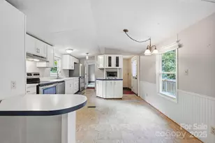 4805 Mountain View Ln, Maiden, NC 28650 - Photo 7