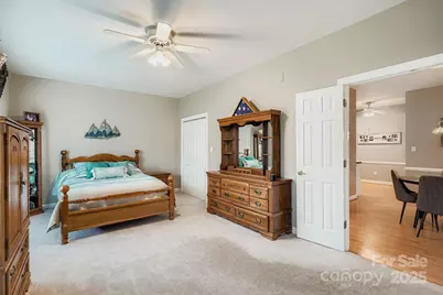 8406 Highland Glen Drive, Charlotte, NC 28269 - Photo 11